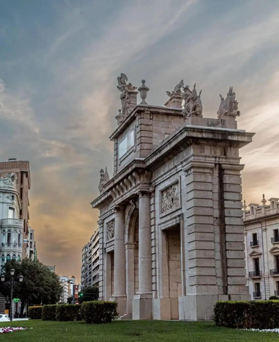 Apartamento Turistico Lux Center Valensiya Dış mekan fotoğraf