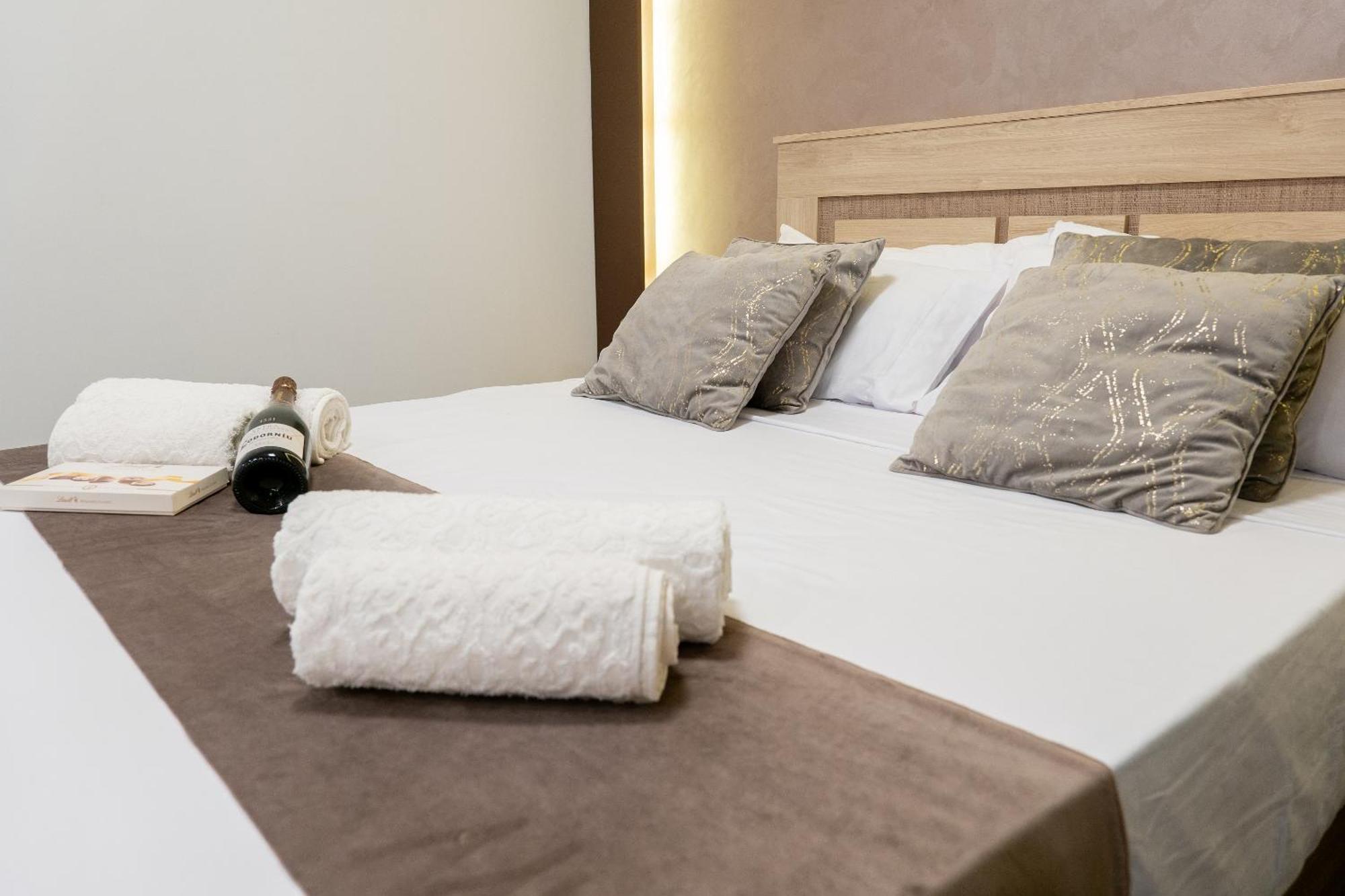 Apartamento Turistico Lux Center Valensiya Dış mekan fotoğraf